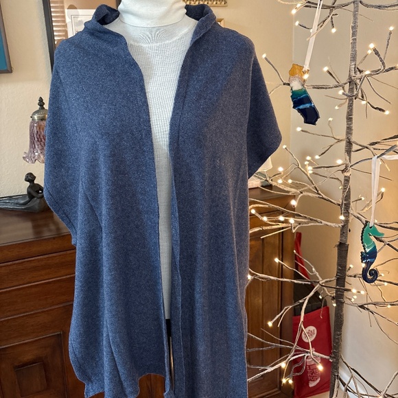 ITALIAN DENIM-BLUE CASHMERE SCARF – SOFT, LIGHTWEIGHT, ELEVATED ESSENTIAL - NWT - Picture 1 of 7